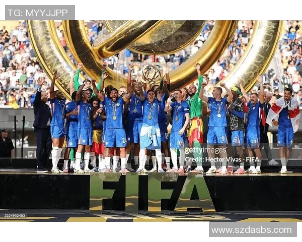 世界杯奖杯背后的传奇故事与足球荣耀的象征意义